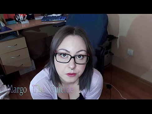 ❤️ Сэксуальная дзяўчына ў акулярах глыбока адсмоктвае фалаімітатар на камеру ️ Порна vk у нас ❌️
